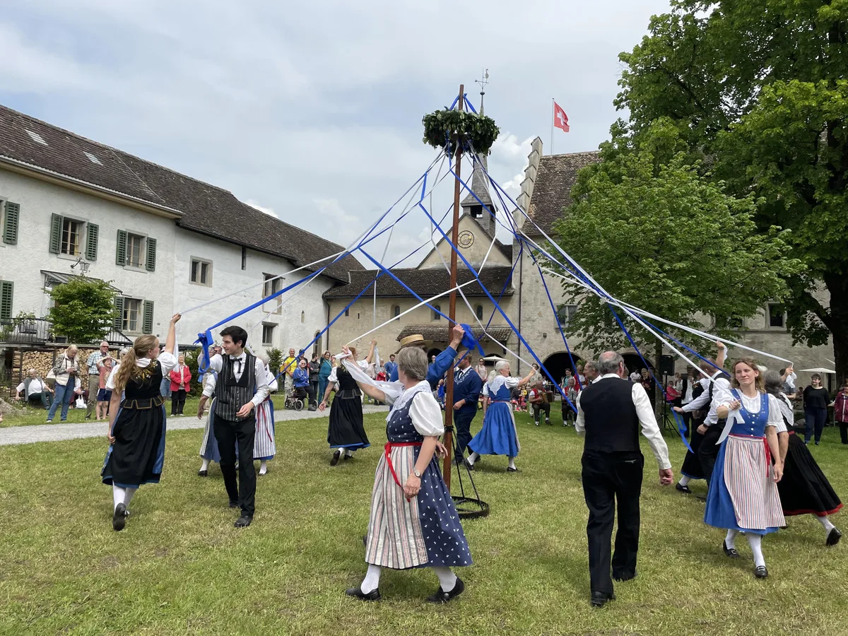 Impressionen vom Maibaumtreffen der Volkstanzgruppe am Bachtel beim Ritterhaus Bubikon am 21. Mai 2023.